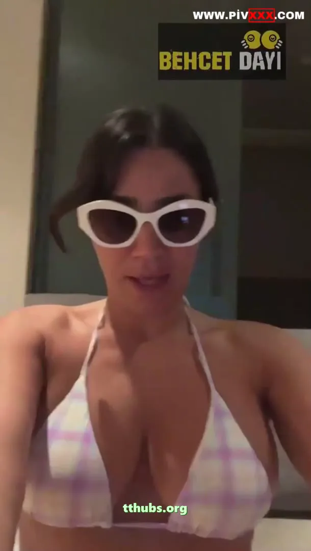 Serpil Cansiz bikiniyle kalçasını sallayıp parmaklıyor Türk İfşa