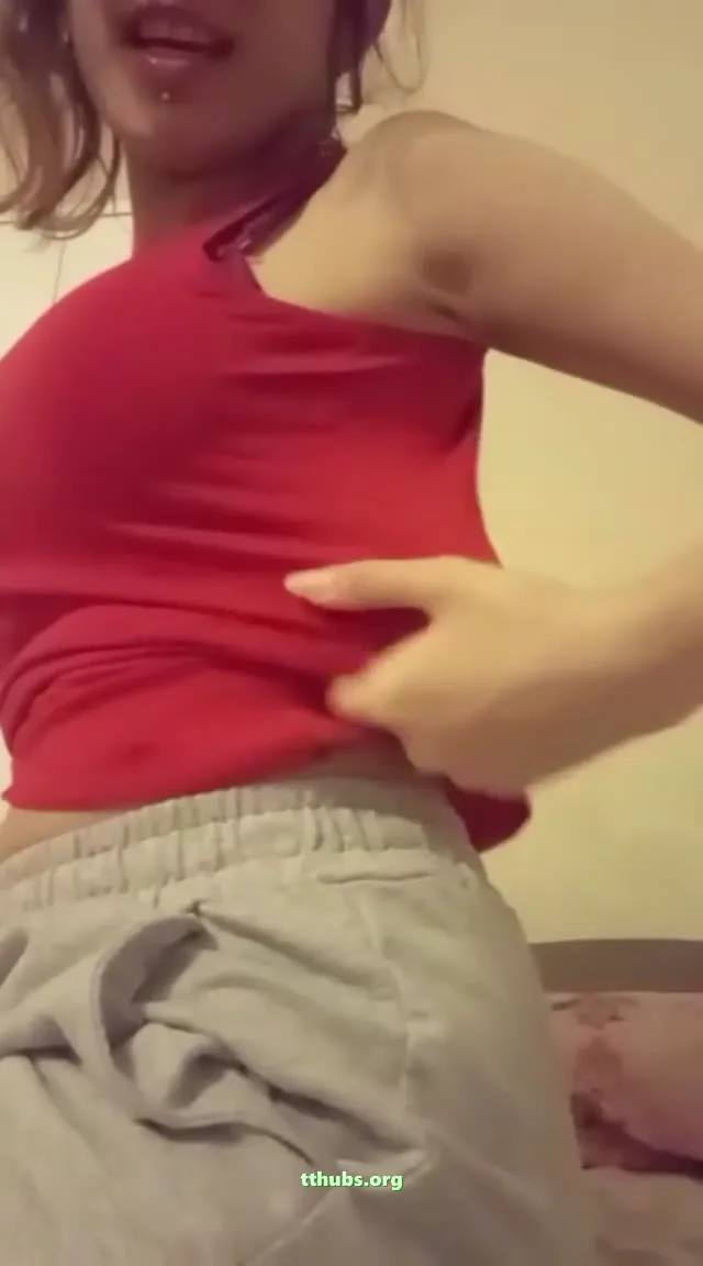 Mericeyn Ifşa Yatarken Üzerini Değiştirdi