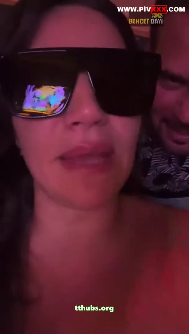 Serpil Cansız gözlüklü halde adamla ateşli yakınlaşıyor - Porno Video