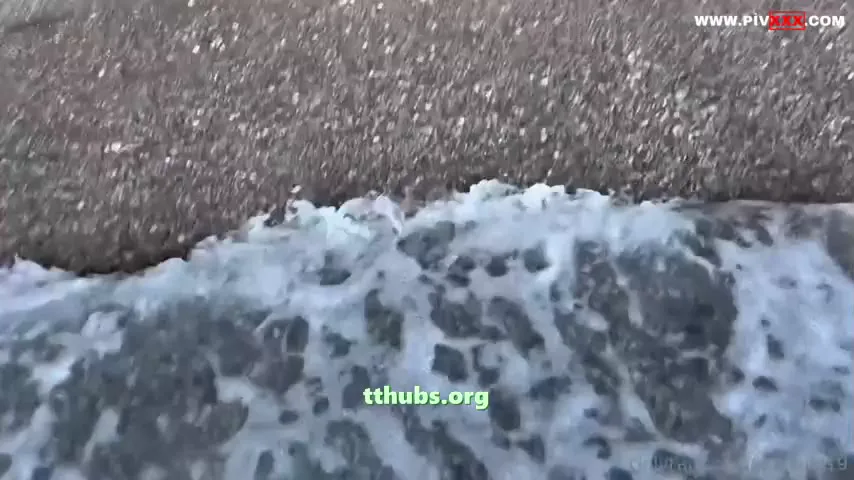 Sahilde Travesti Queenle Ateşli Sikiliş Macerası, Dalgalarla Boşalma