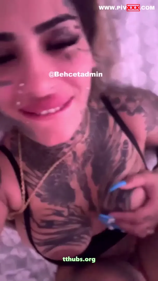 Raperin Yılmaz Yarağını İçine Alıyor Zevkten İnliyor - Porno Video