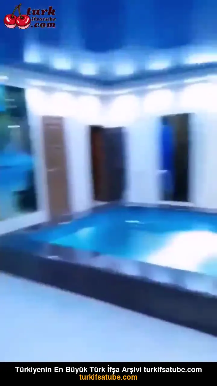 Turk Ciftler Swingers Partisinde Kiminle Ciplak Seks Yaptigini Bilmiyor