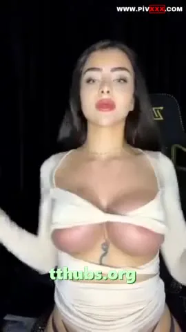 Celine Tango seksi dansla göğüslerini açıp azdırıyor