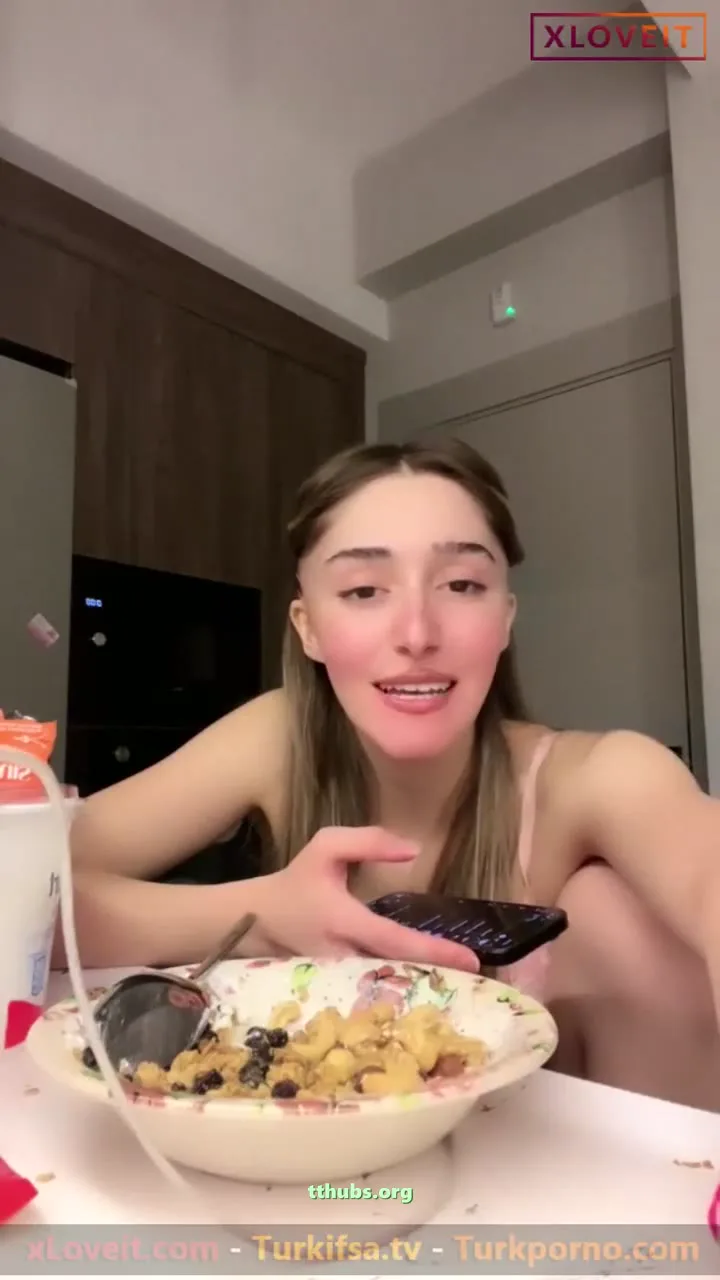 Freedom Girl Ifşa Iç Çamaşırlı Yayında Bişiler Yedi