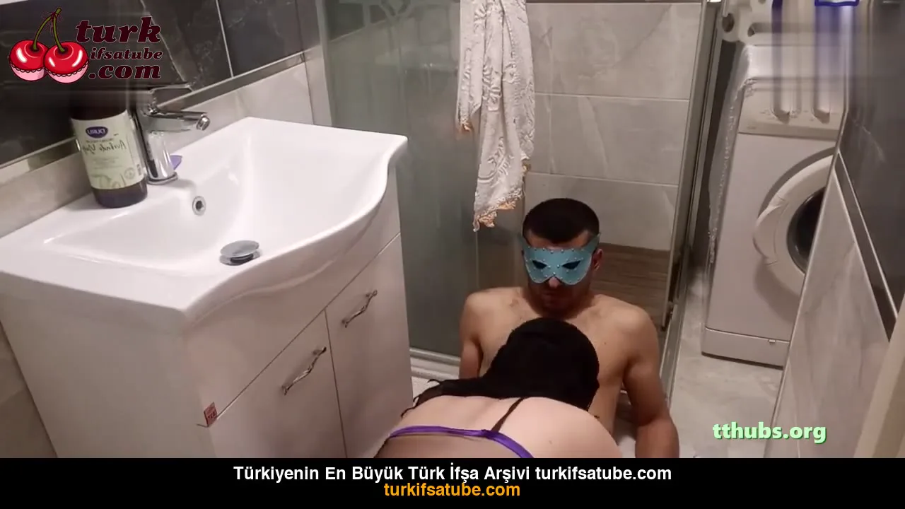 1 Evlilikten Cikma Banyoda Saksafon Seks Videosu