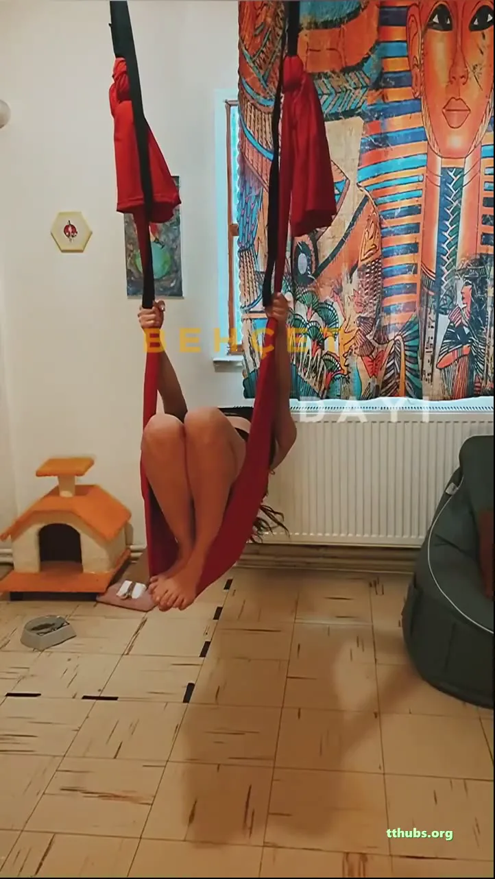 kız kendini sunup firikik veriyor