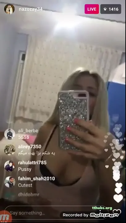 kız kendini sunuyor